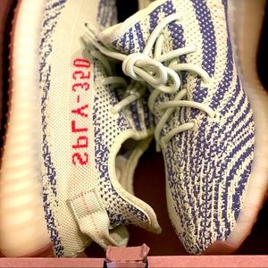 Yeezy 350 V2 ‘Frozen Yellow’ Size 8 1/2
